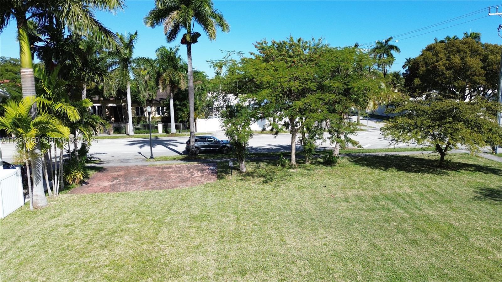 HOLLYWOOD LAKES SECTION - Land