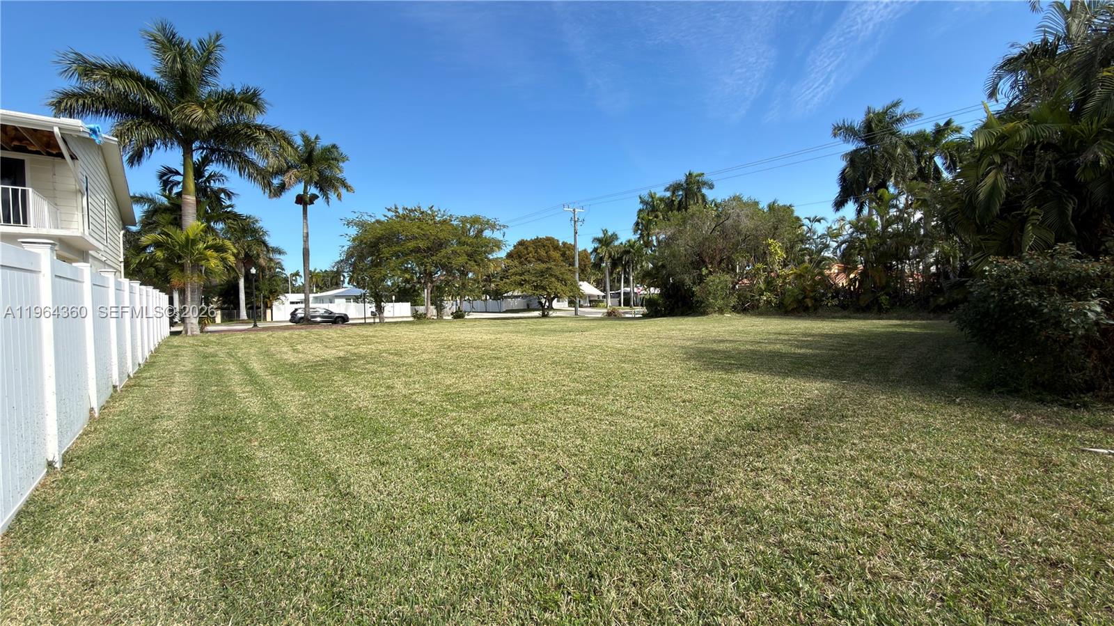 HOLLYWOOD LAKES SECTION - Land