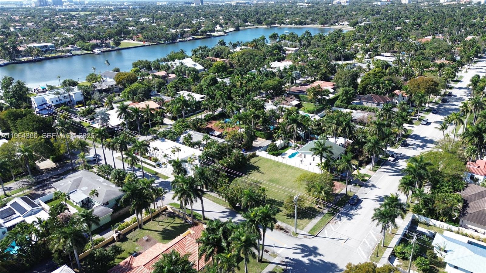 HOLLYWOOD LAKES SECTION - Land