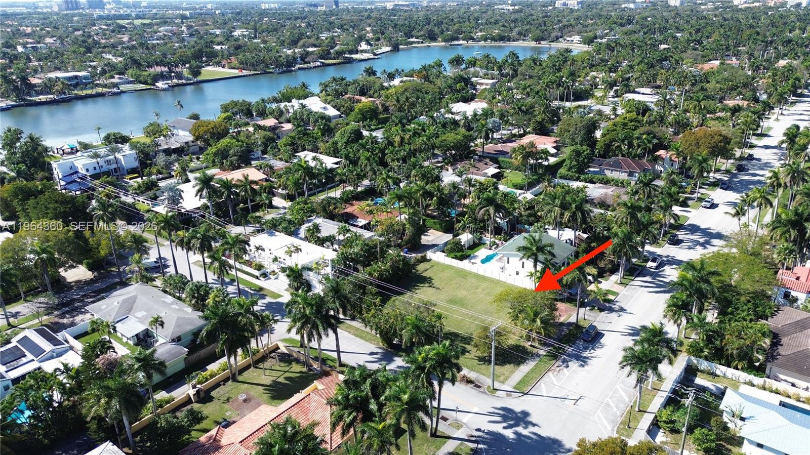 HOLLYWOOD LAKES SECTION - Land