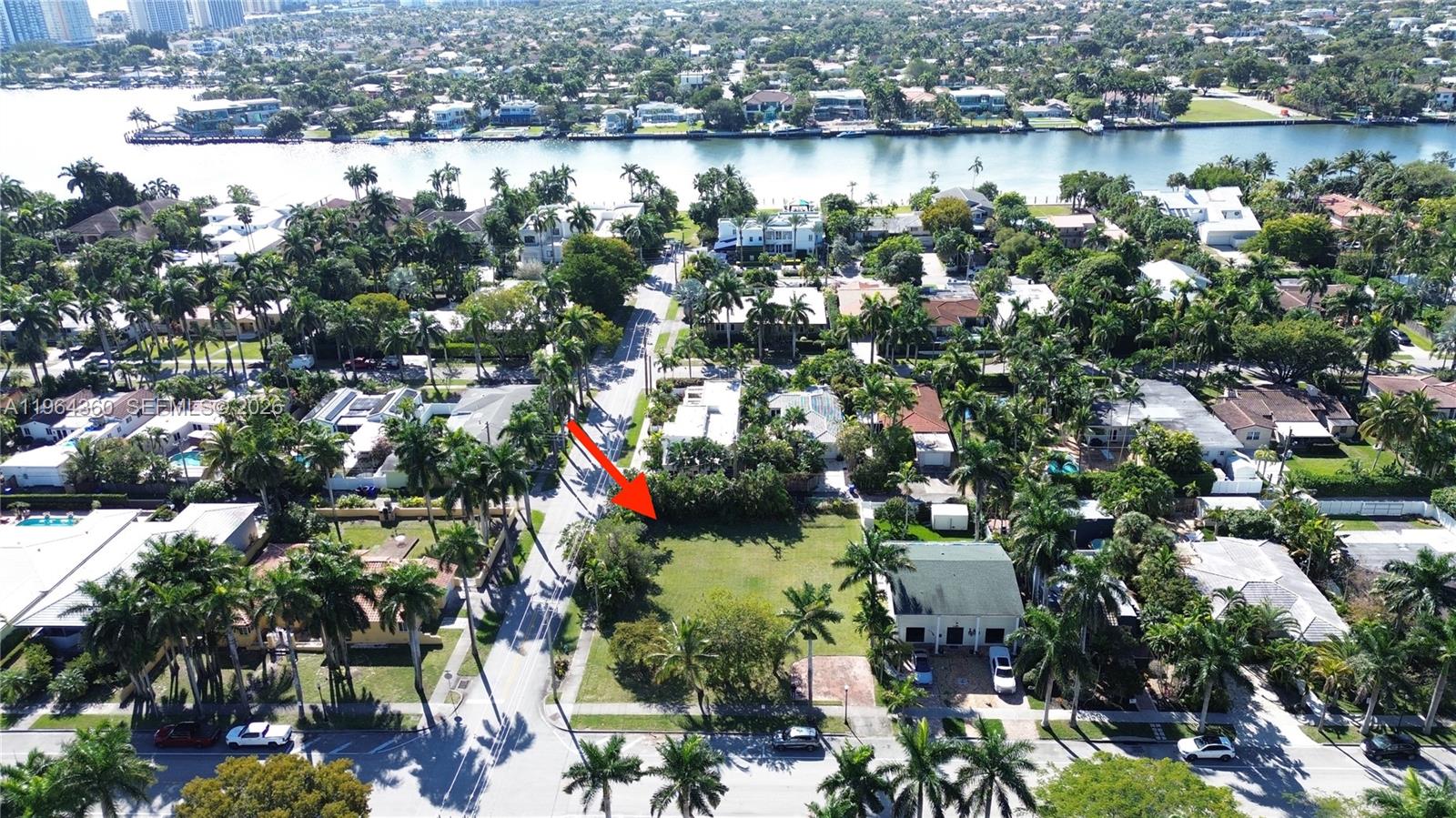 HOLLYWOOD LAKES SECTION - Land