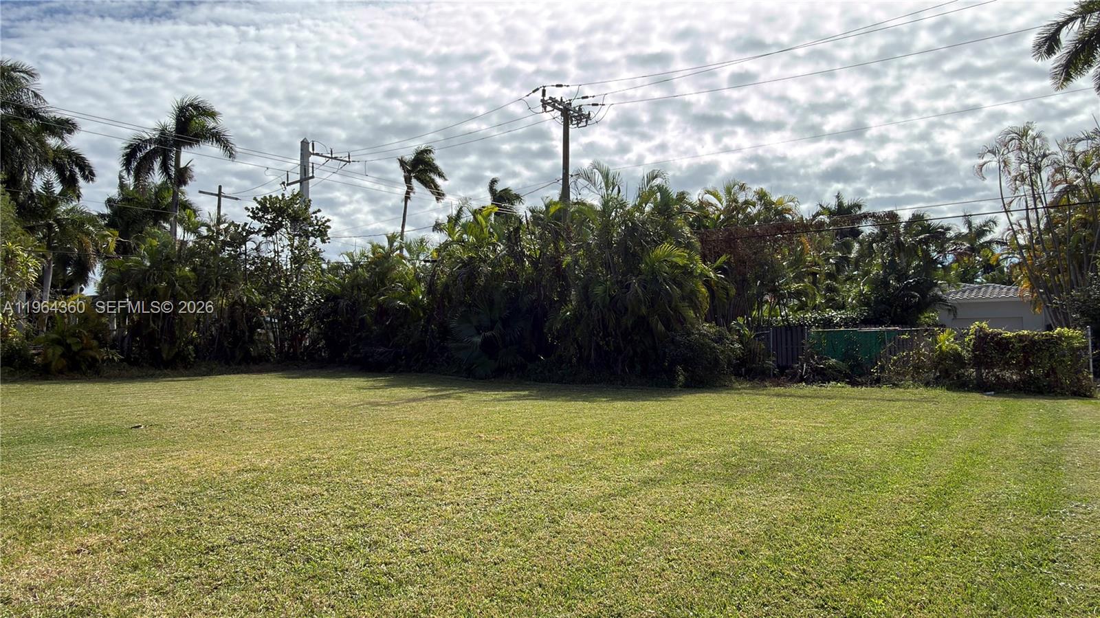 HOLLYWOOD LAKES SECTION - Land