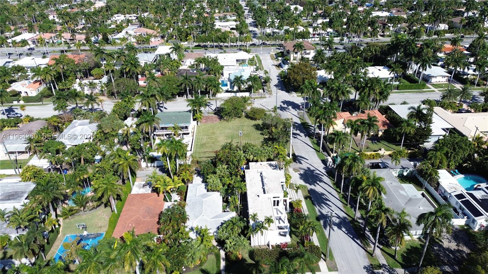 HOLLYWOOD LAKES SECTION - Land