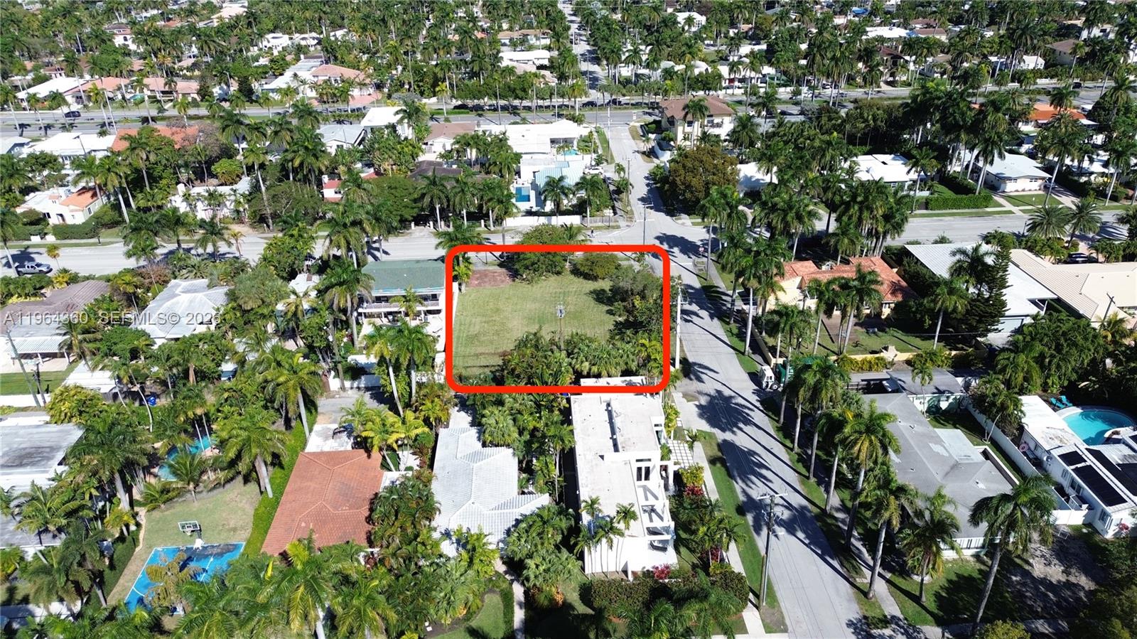 HOLLYWOOD LAKES SECTION - Land