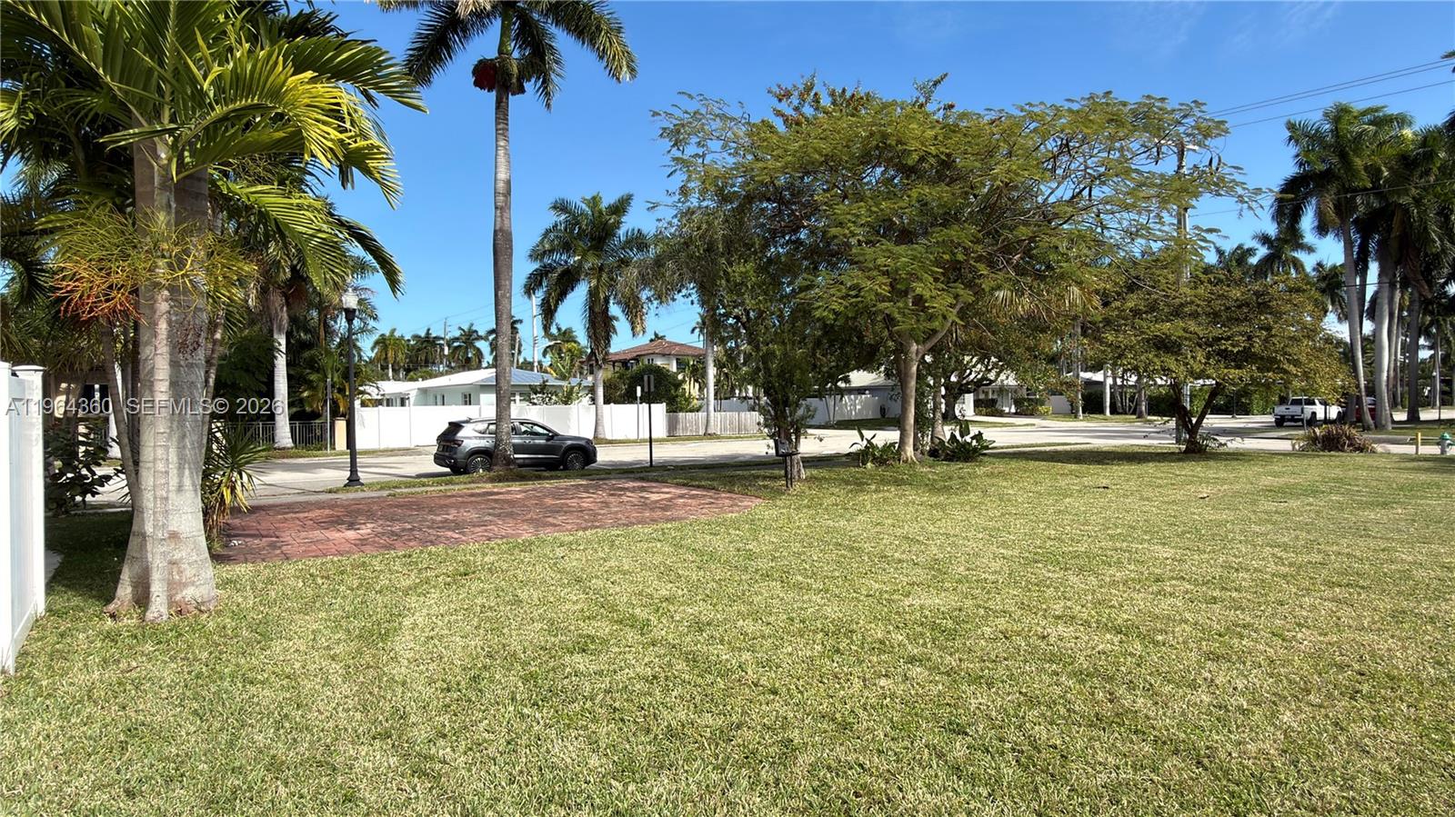 HOLLYWOOD LAKES SECTION - Land