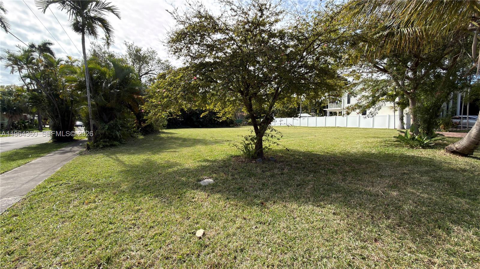 HOLLYWOOD LAKES SECTION - Land