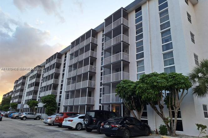 Charming and spacious 2BR/2BA condo in a great location near Biscayne Boulevard. Walk or take a short drive to shopping, dining, and Costco, plus you’re just 5 minutes from Aventura Mall. A wonderful place to call home in a sought-after neighborhood and a smart choice for investors, too, with strong rental potential and long-term growth opportunity.