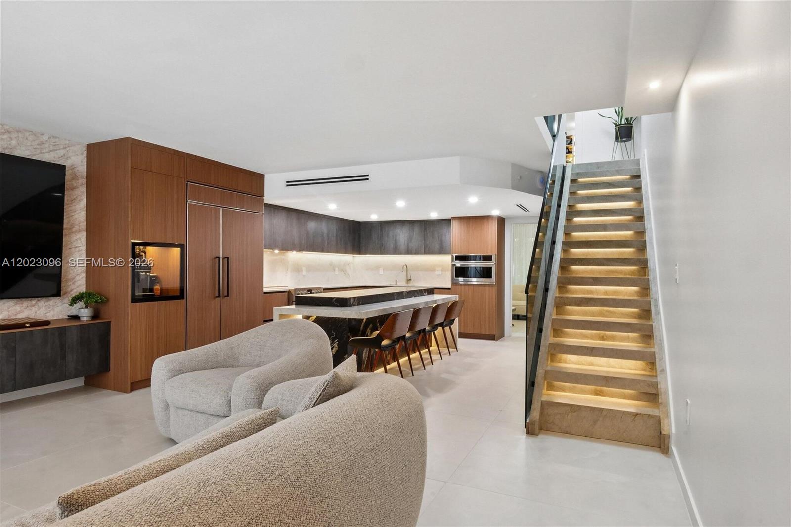 GRAPETREE TOWNHOUSE CONDO - Residential