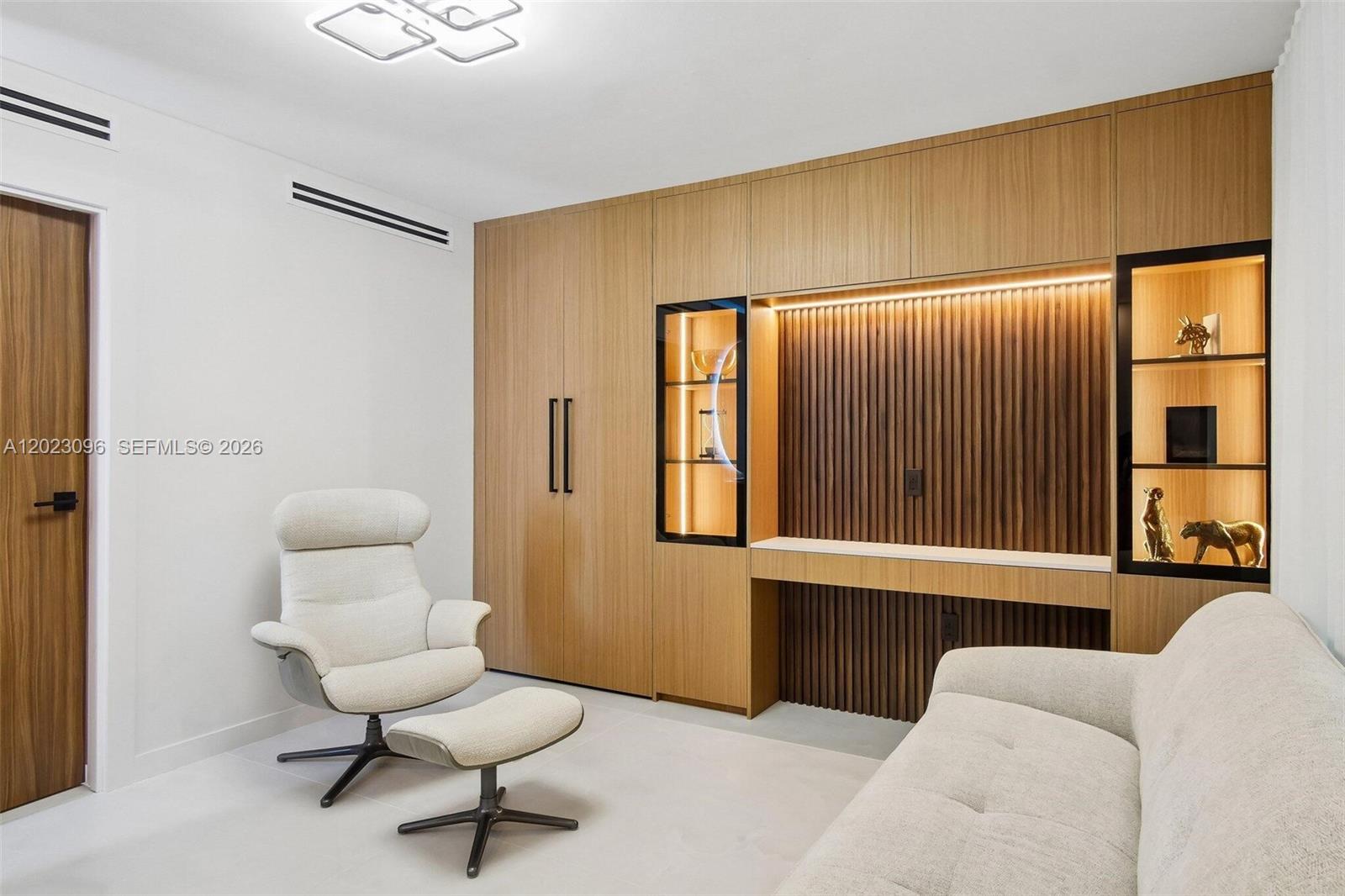 GRAPETREE TOWNHOUSE CONDO - Residential