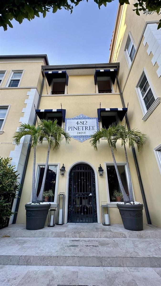 On prestigious Pine Tree Drive, in one of the most unique and charming historical building from 1926, awarded by the City in 2006. Second floor unit, 1 bedroom,1 bath plus den plenty of windows, hardwood floor, central a/c, walk-in closet, washer and dryer in the unit, assigned parking space. Gorgeous garden, pool and patio by the canal. Enjoy the peace of this magical place, plenty of common areas where to work or simply relax watching beautiful sunsets. Building has gone through extensive works, new roofs, concrete restoration, new facades. 50 year-re certification successfully passed in 2022. No special assessment on sight, low HOA.