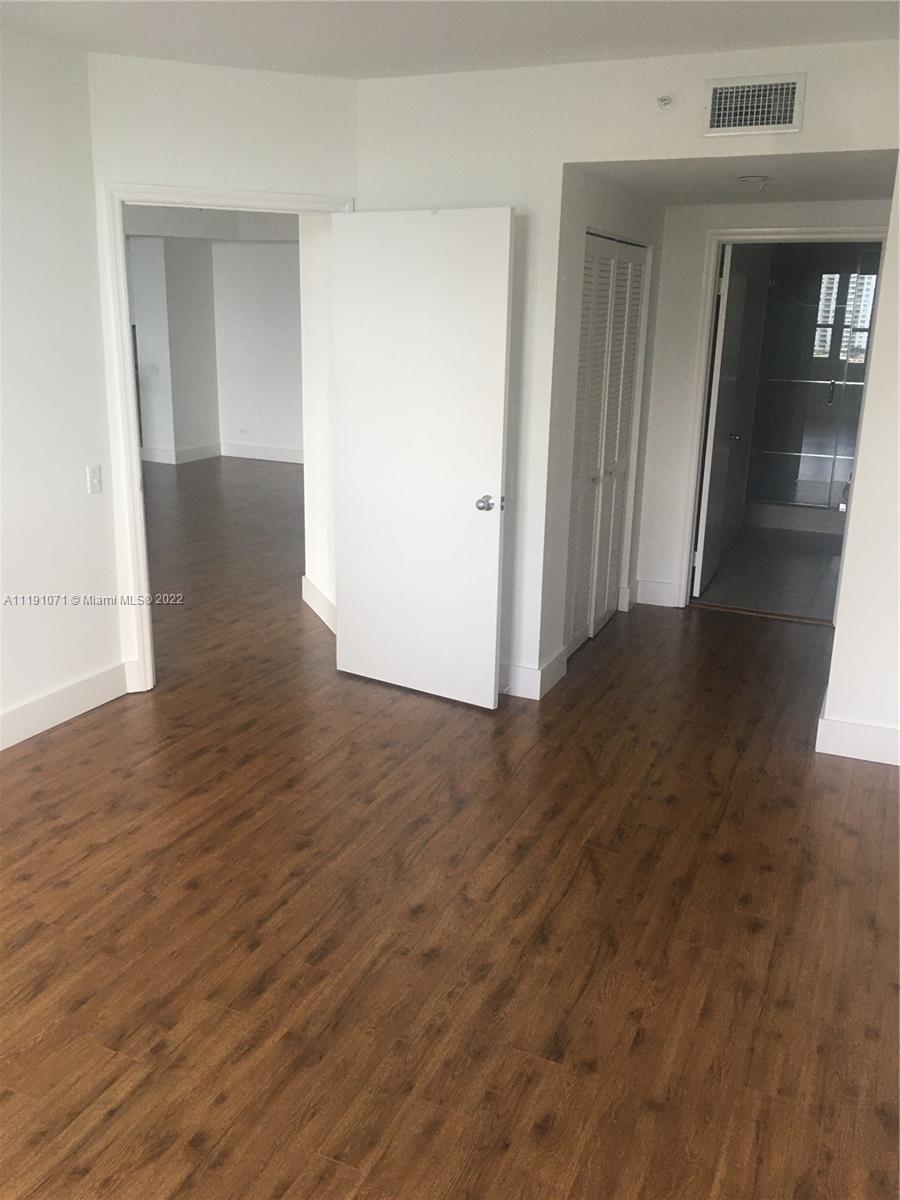 BRICKELL KEY - Residential