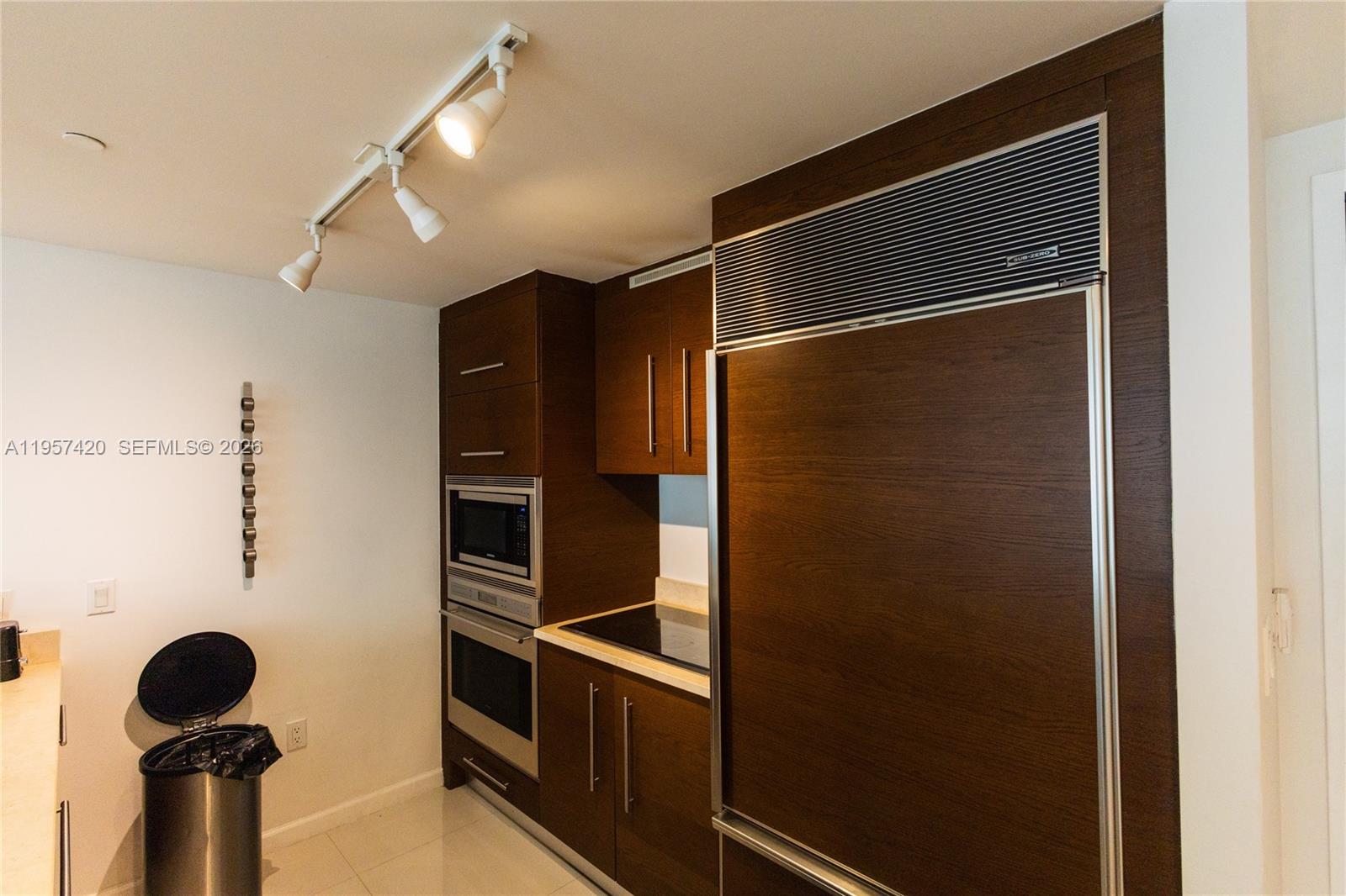 ICONBRICKELL CONDO NO 1 - Residential
