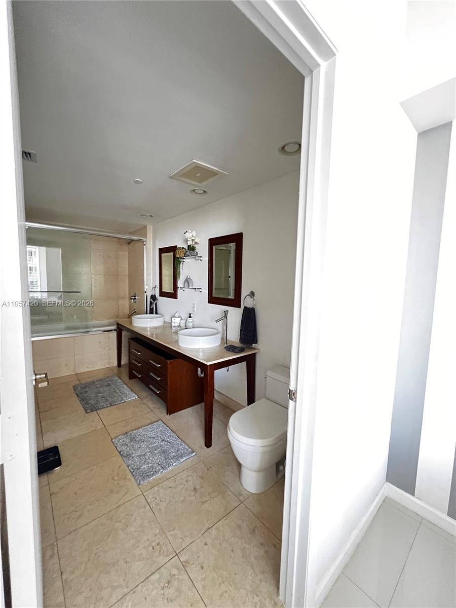 ICONBRICKELL CONDO NO 1 - Residential