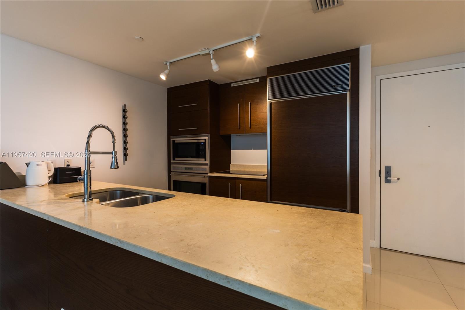 ICONBRICKELL CONDO NO 1 - Residential
