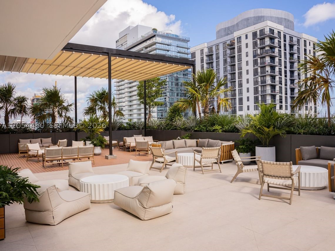THE CROSBY MIAMI WORLDCENT - Residential