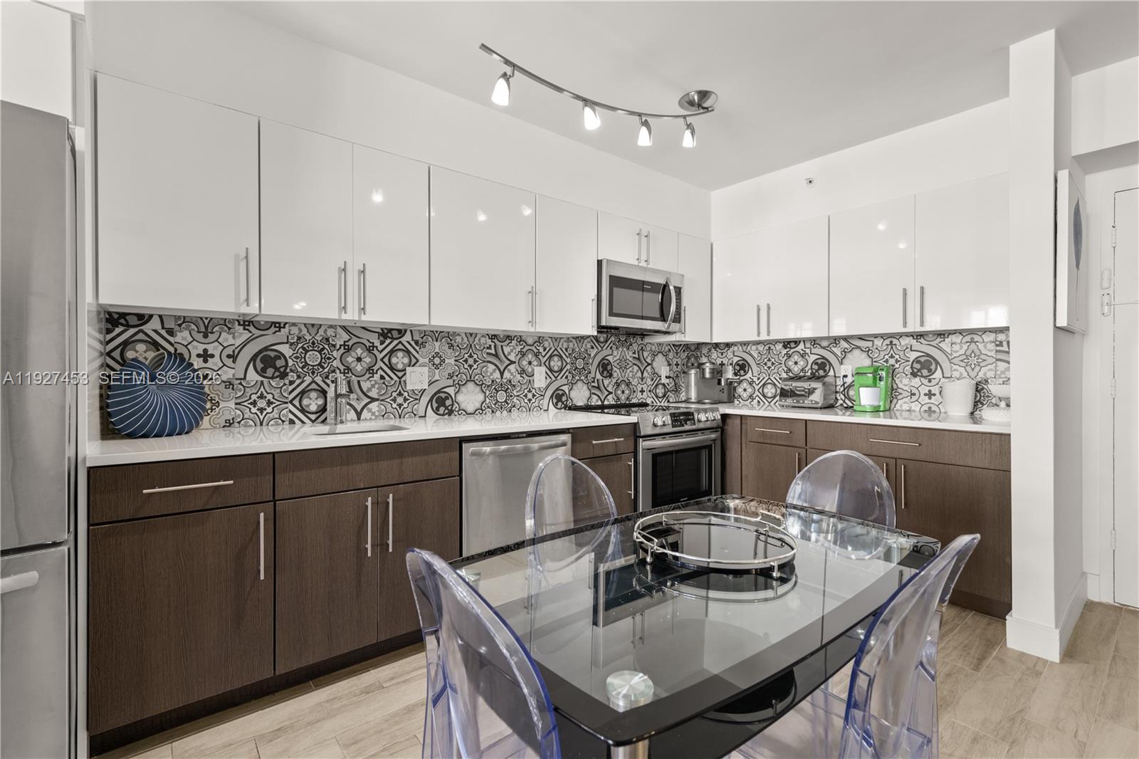 THE DECOPLAGE CONDO - Residential