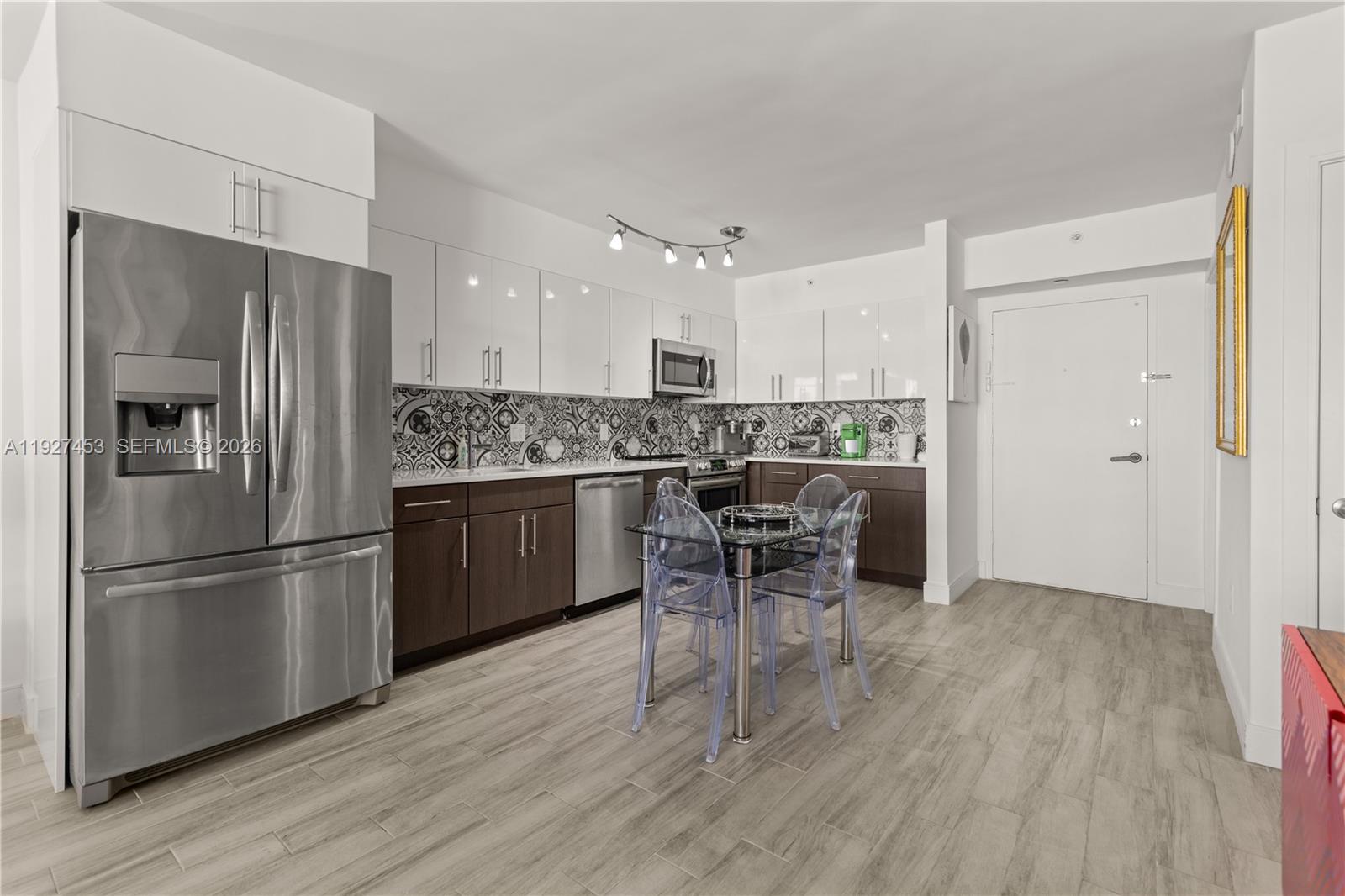 THE DECOPLAGE CONDO - Residential