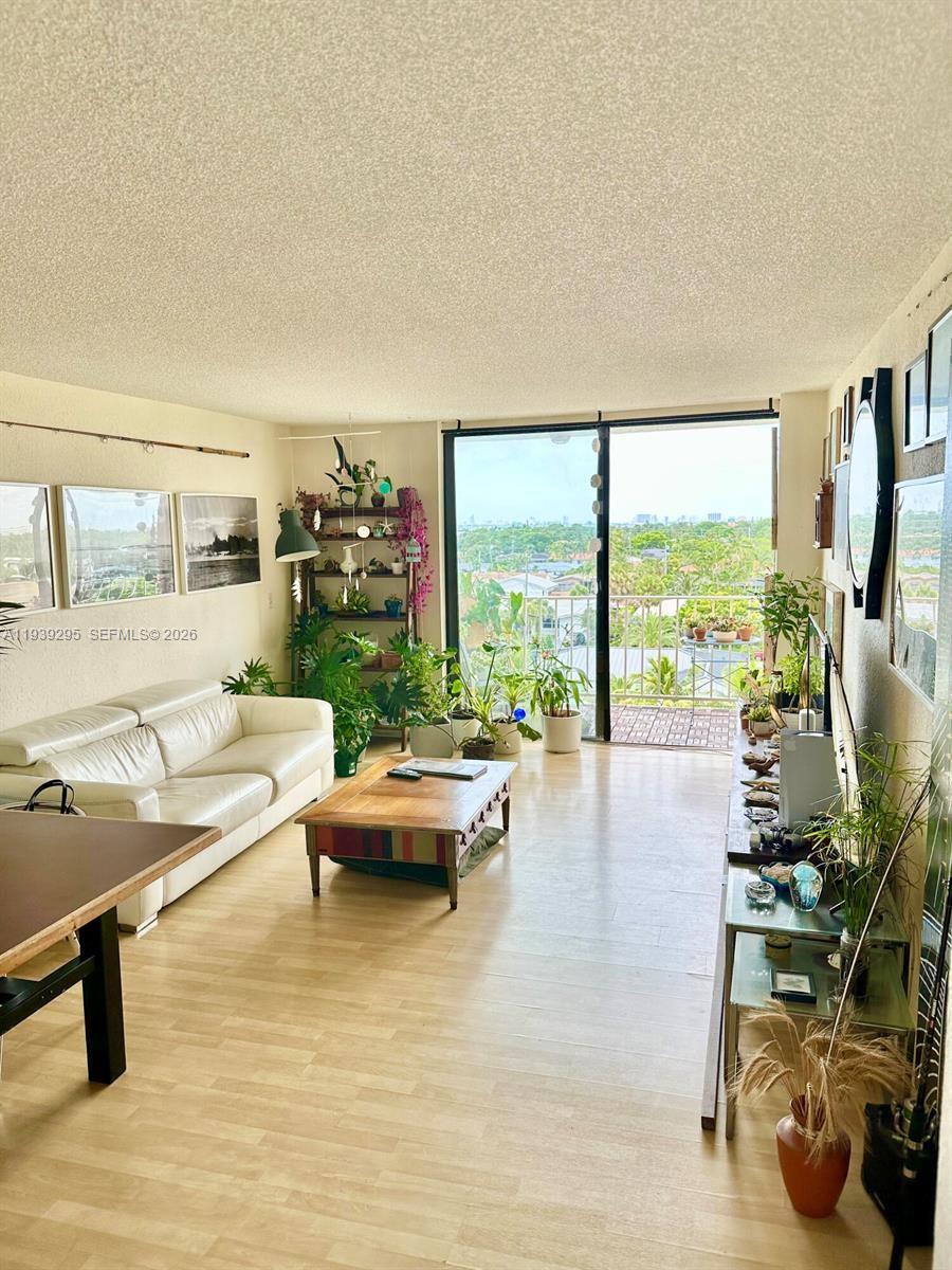 VECINO DEL MAR CONDO - Residential Lease