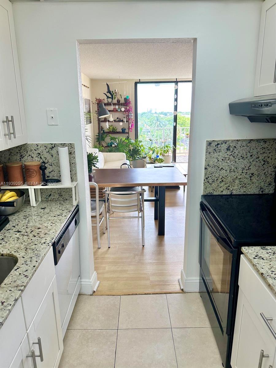 VECINO DEL MAR CONDO - Residential Lease