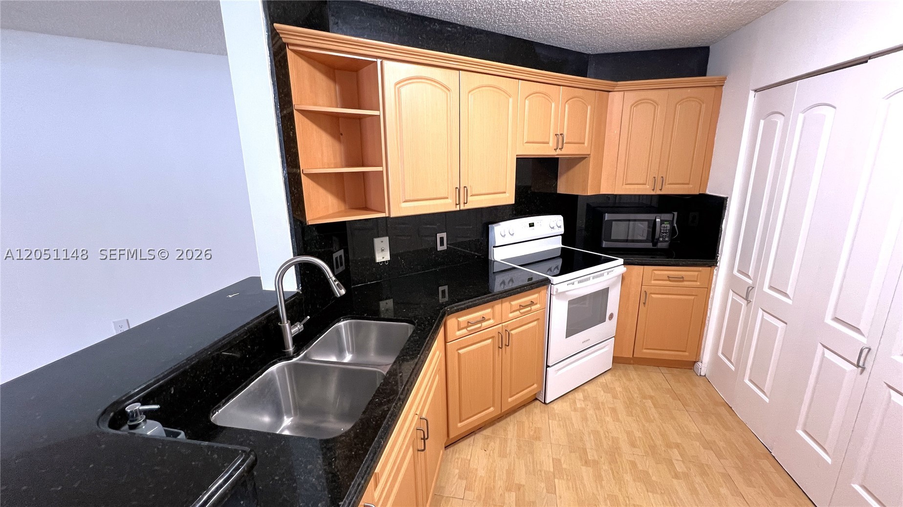 MEDITERRANEAN VILLAS COND - Residential Lease
