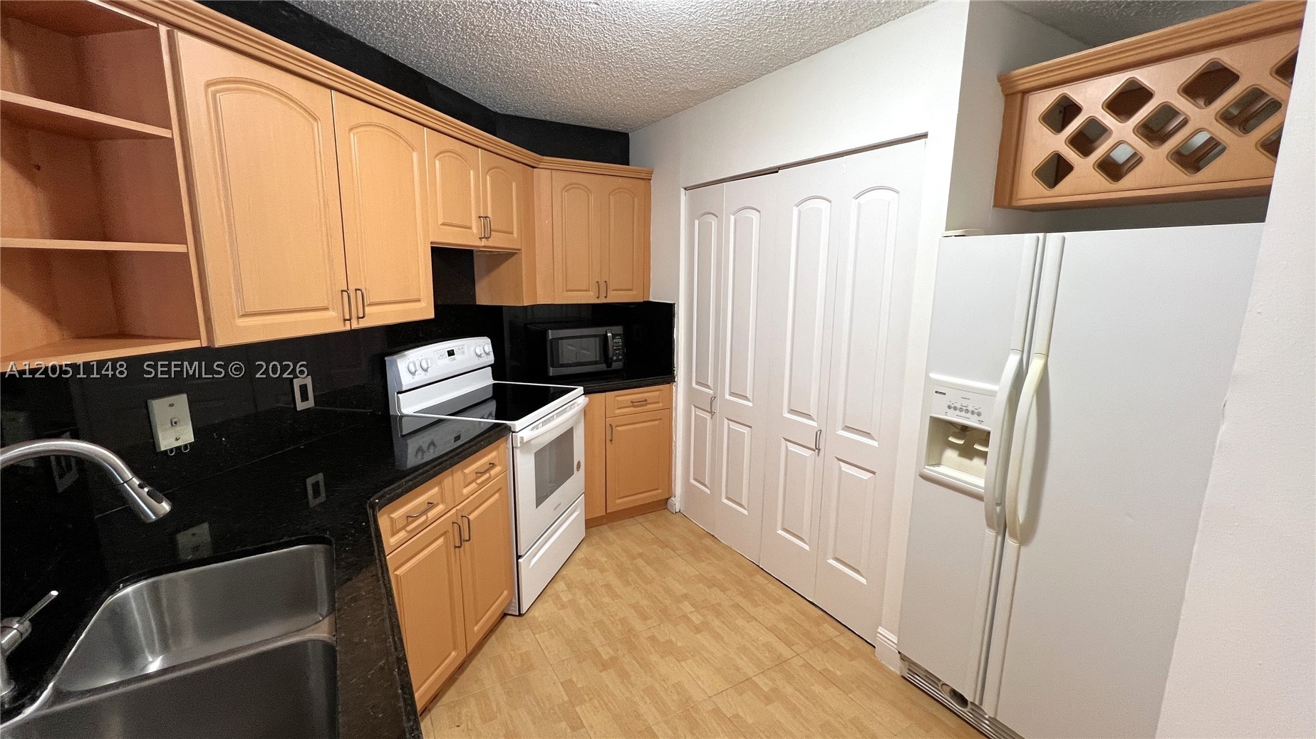 MEDITERRANEAN VILLAS COND - Residential Lease