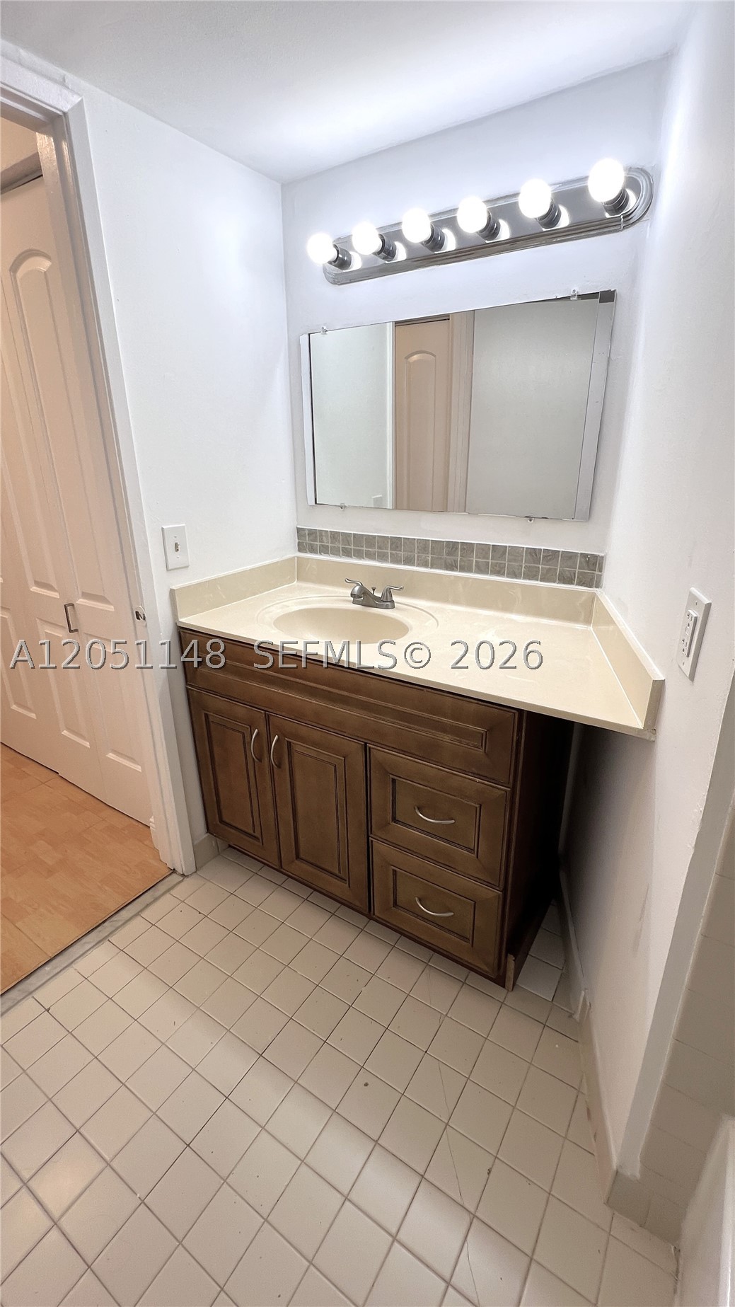 MEDITERRANEAN VILLAS COND - Residential Lease