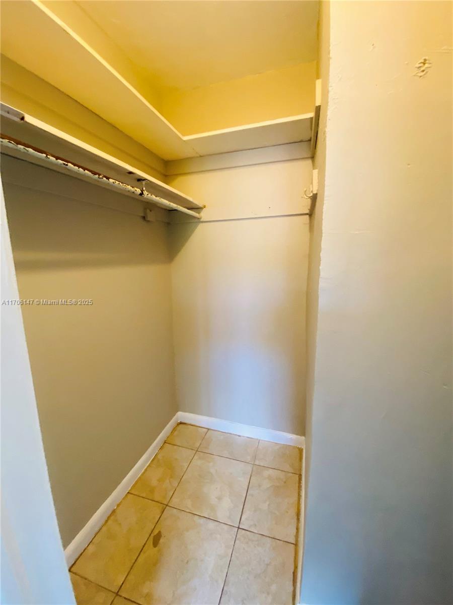 WEST BISCAYNE - Residential Lease