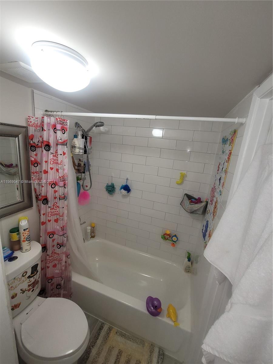PARK LAKE VILG CONDO PHS - Residential Lease