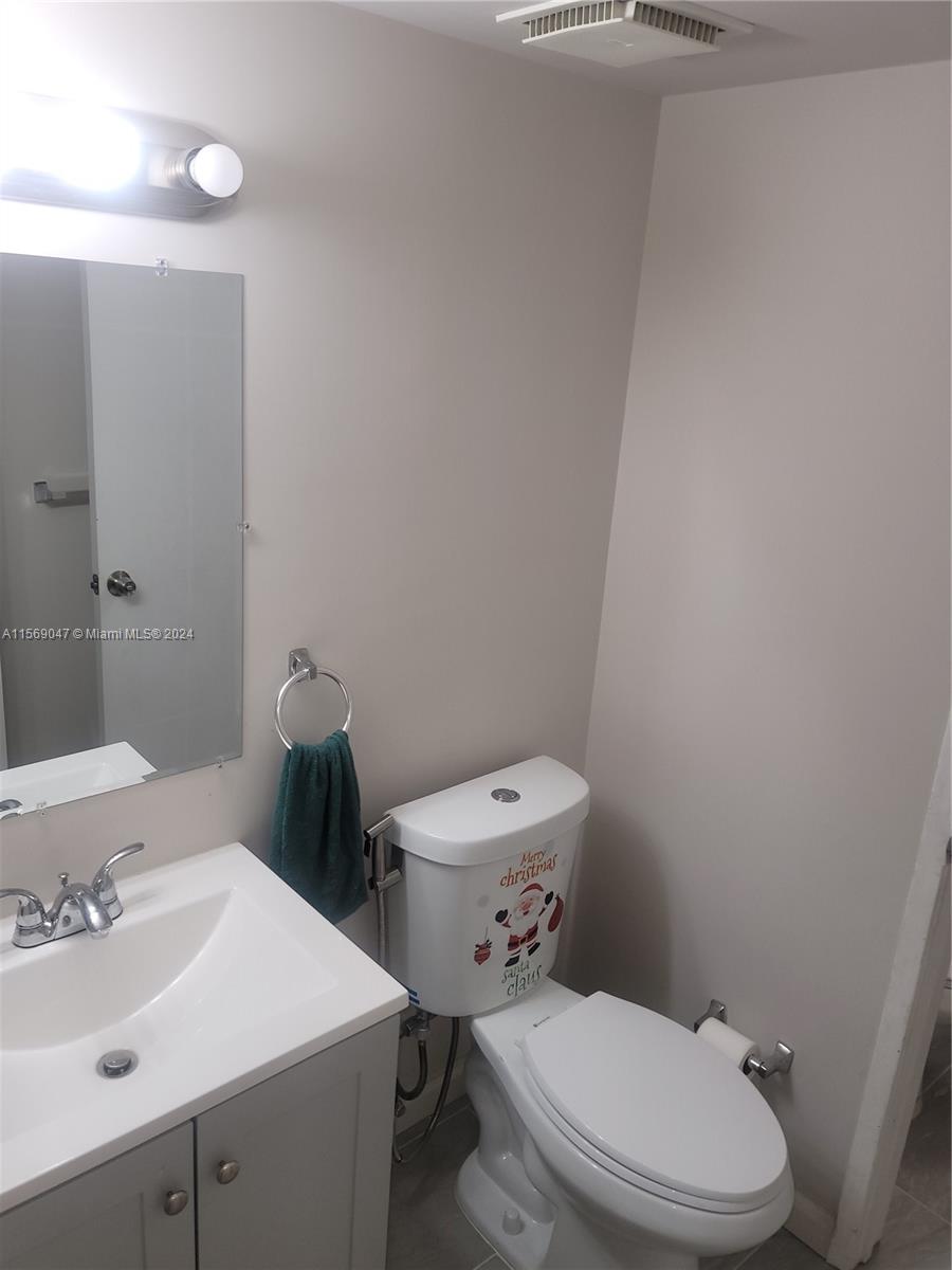 PARK LAKE VILG CONDO PHS - Residential Lease