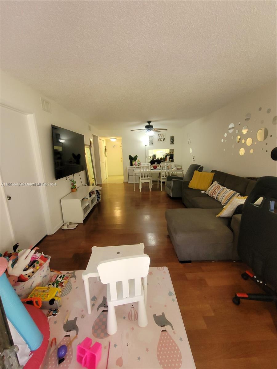 PARK LAKE VILG CONDO PHS - Residential Lease