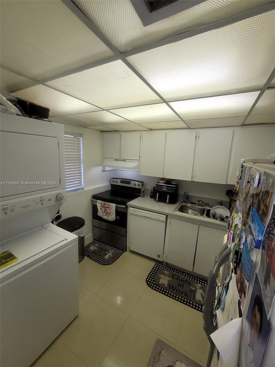 PARK LAKE VILG CONDO PHS - Residential Lease