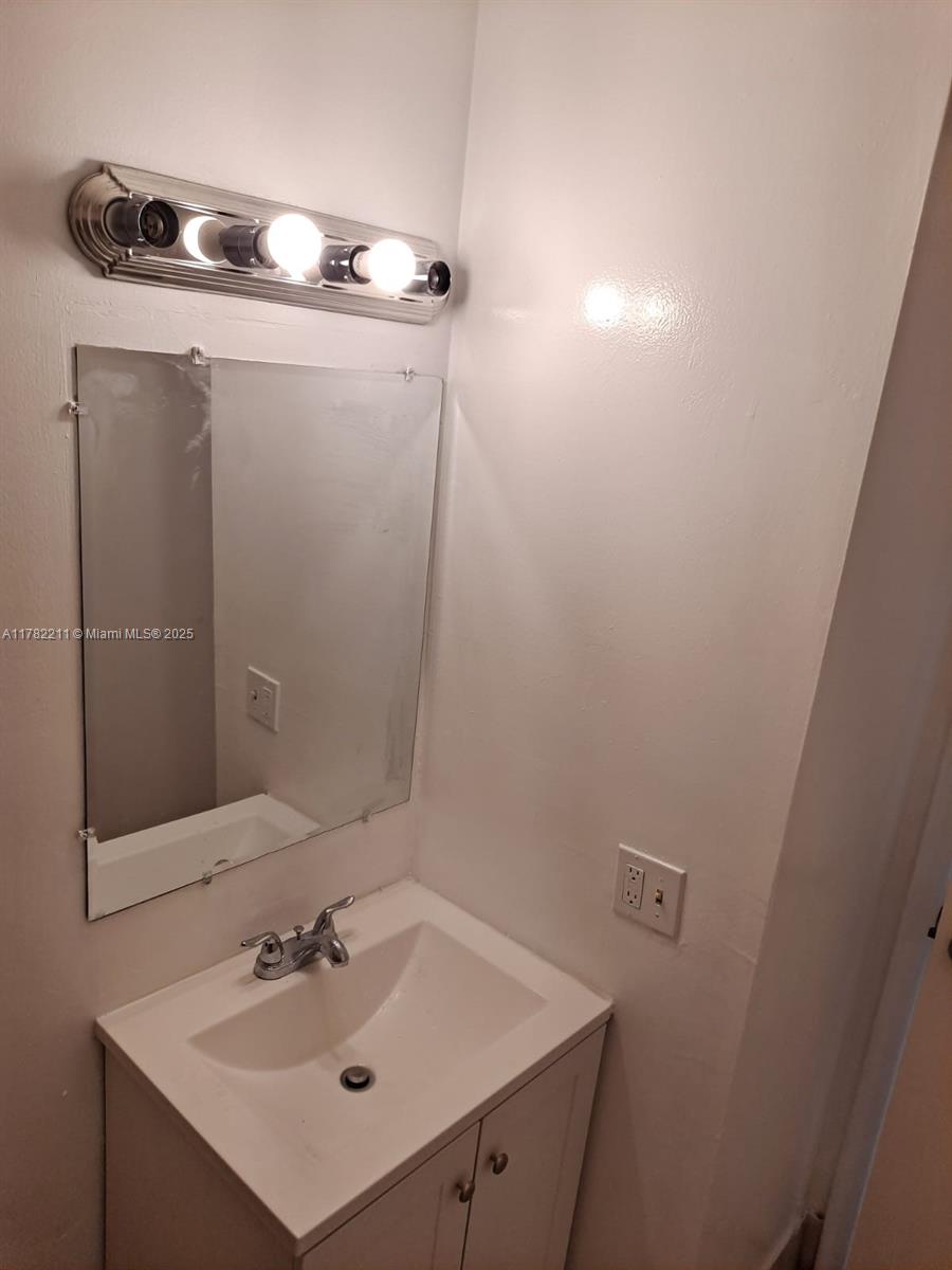 ROYAL OAKS TOWNHOUSE 4 CO - Residential Lease