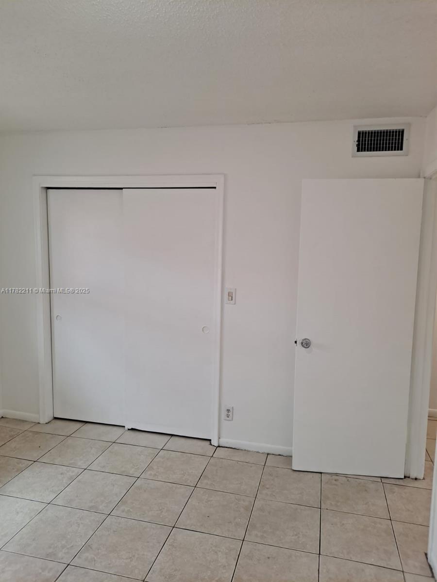 ROYAL OAKS TOWNHOUSE 4 CO - Residential Lease