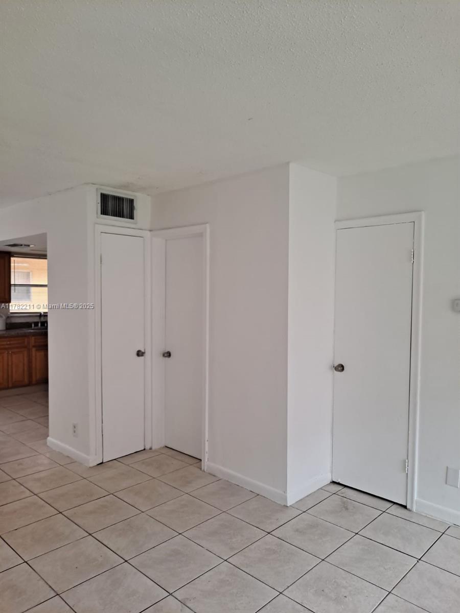ROYAL OAKS TOWNHOUSE 4 CO - Residential Lease