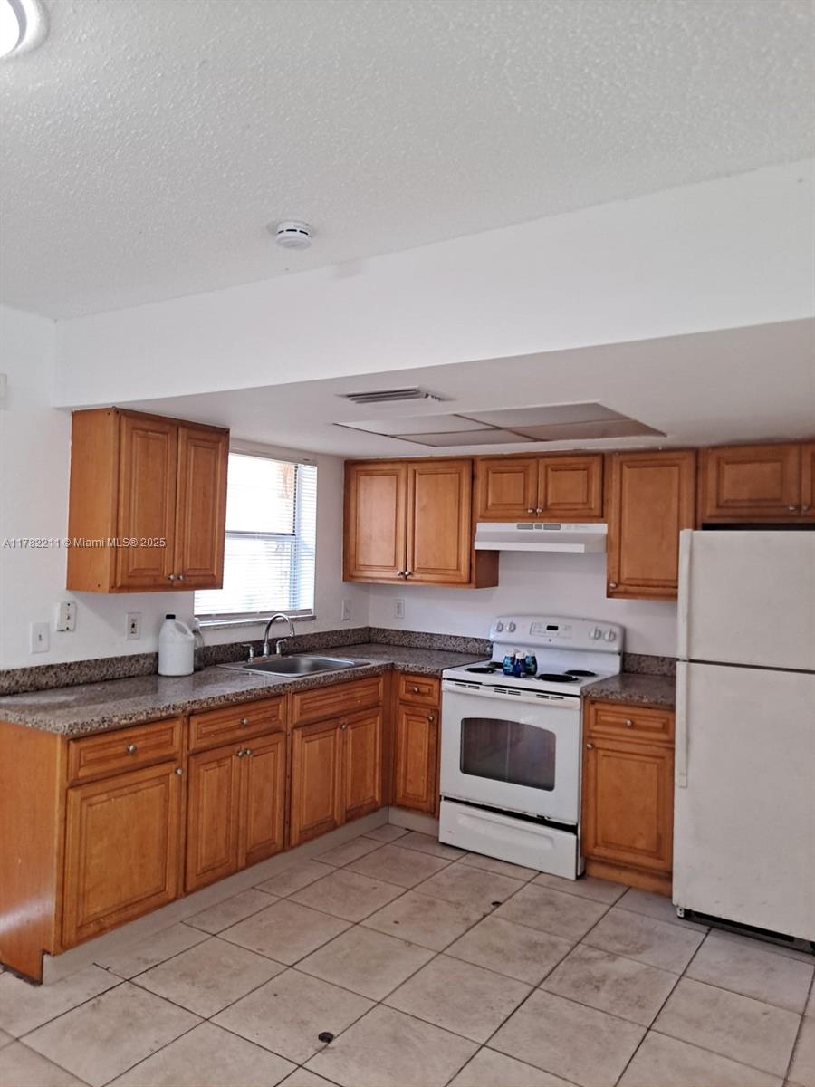 ROYAL OAKS TOWNHOUSE 4 CO - Residential Lease