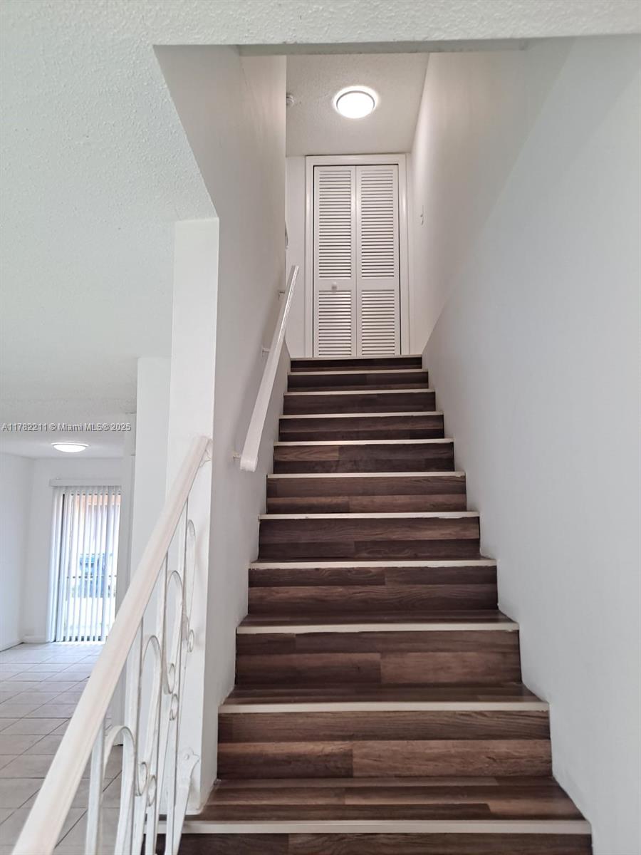 ROYAL OAKS TOWNHOUSE 4 CO - Residential Lease