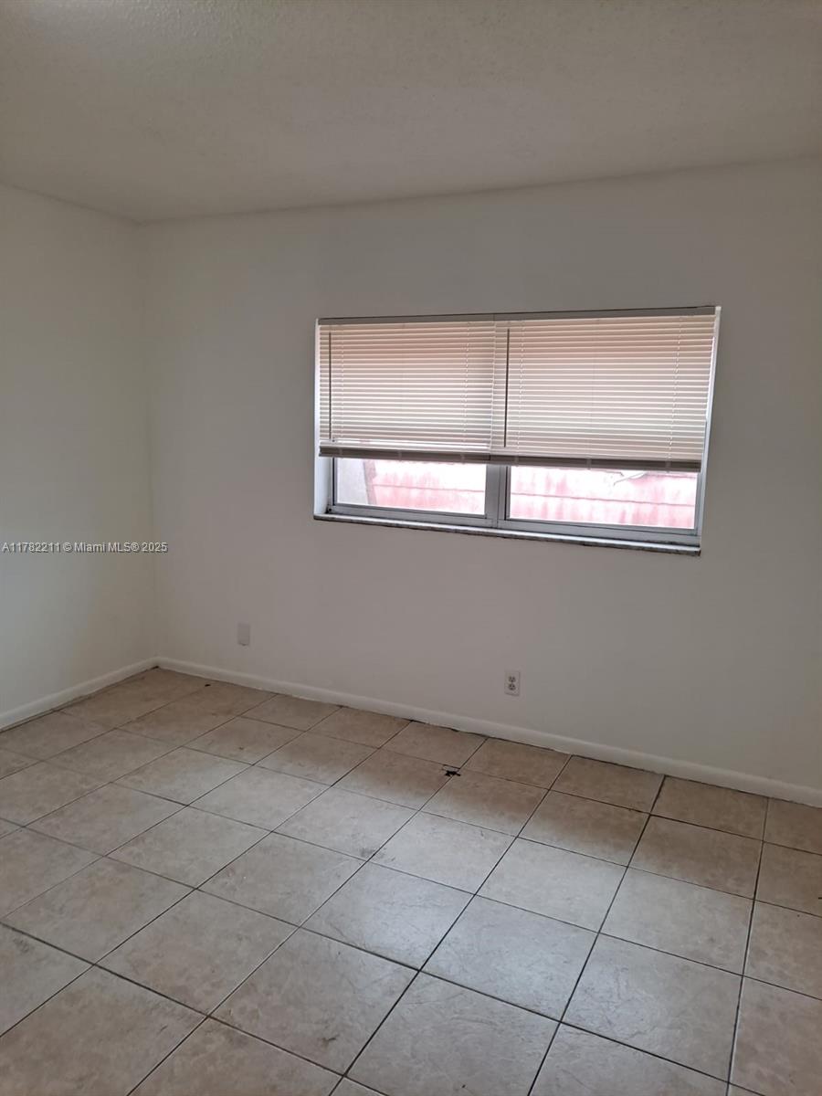 ROYAL OAKS TOWNHOUSE 4 CO - Residential Lease