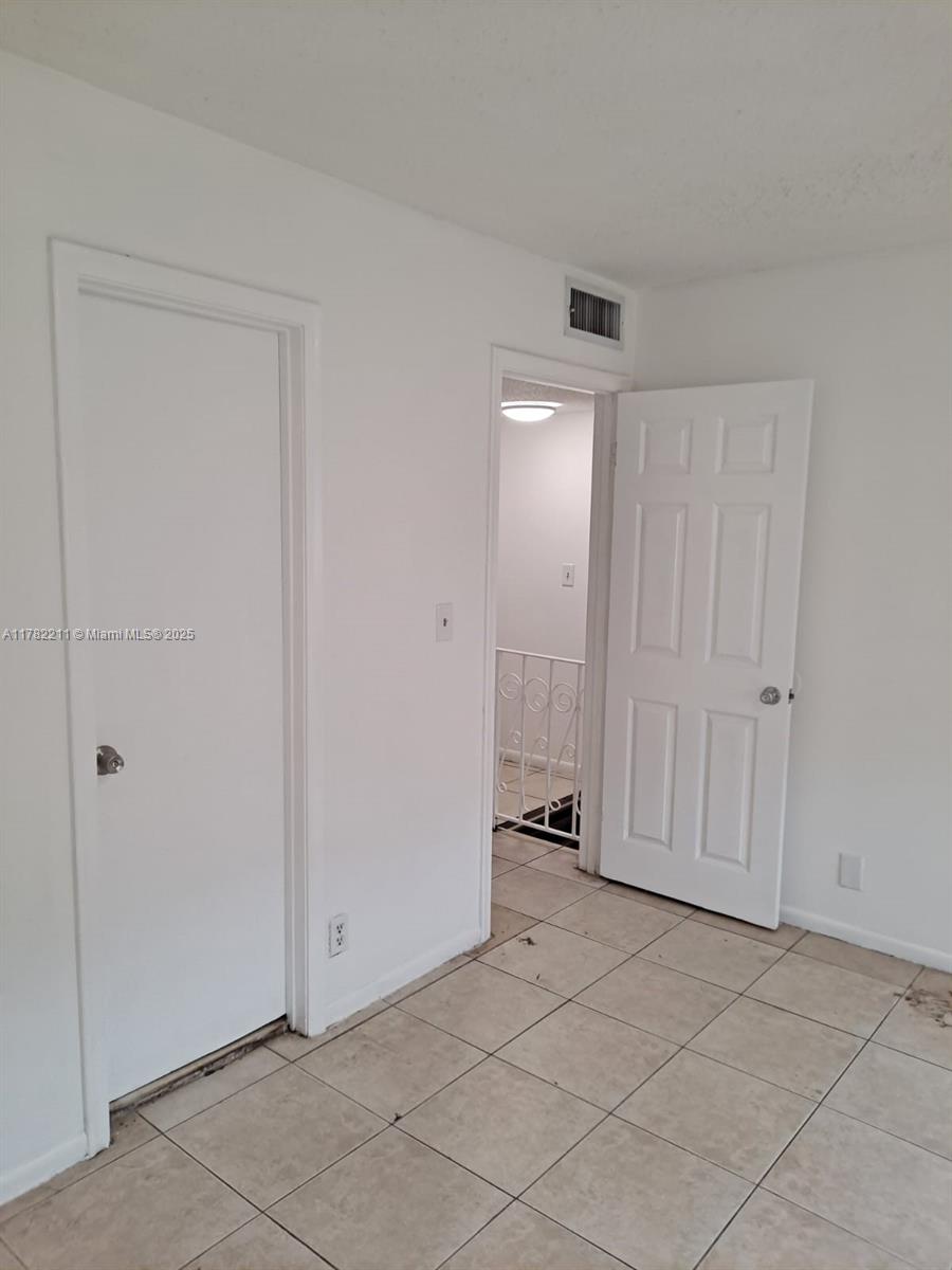 ROYAL OAKS TOWNHOUSE 4 CO - Residential Lease