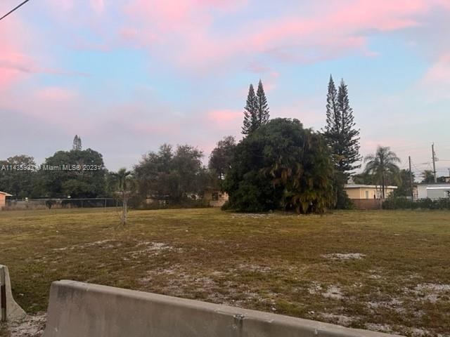 HALLANDALE PARK - Land