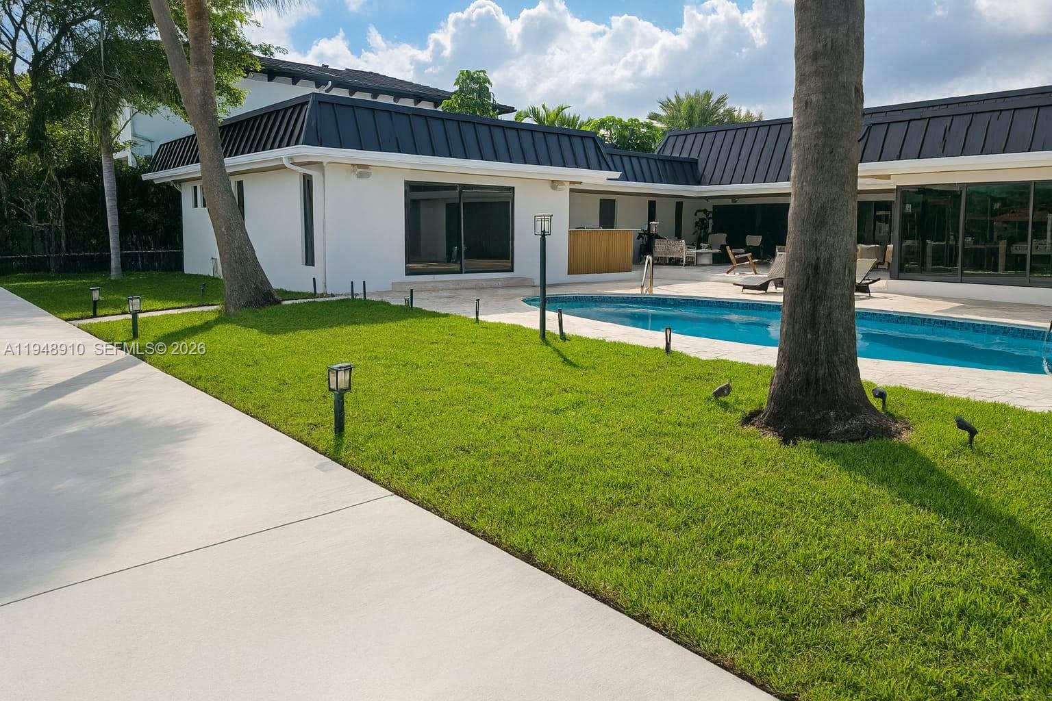 HOLLYWOOD GOLF ESTATES SE - Residential