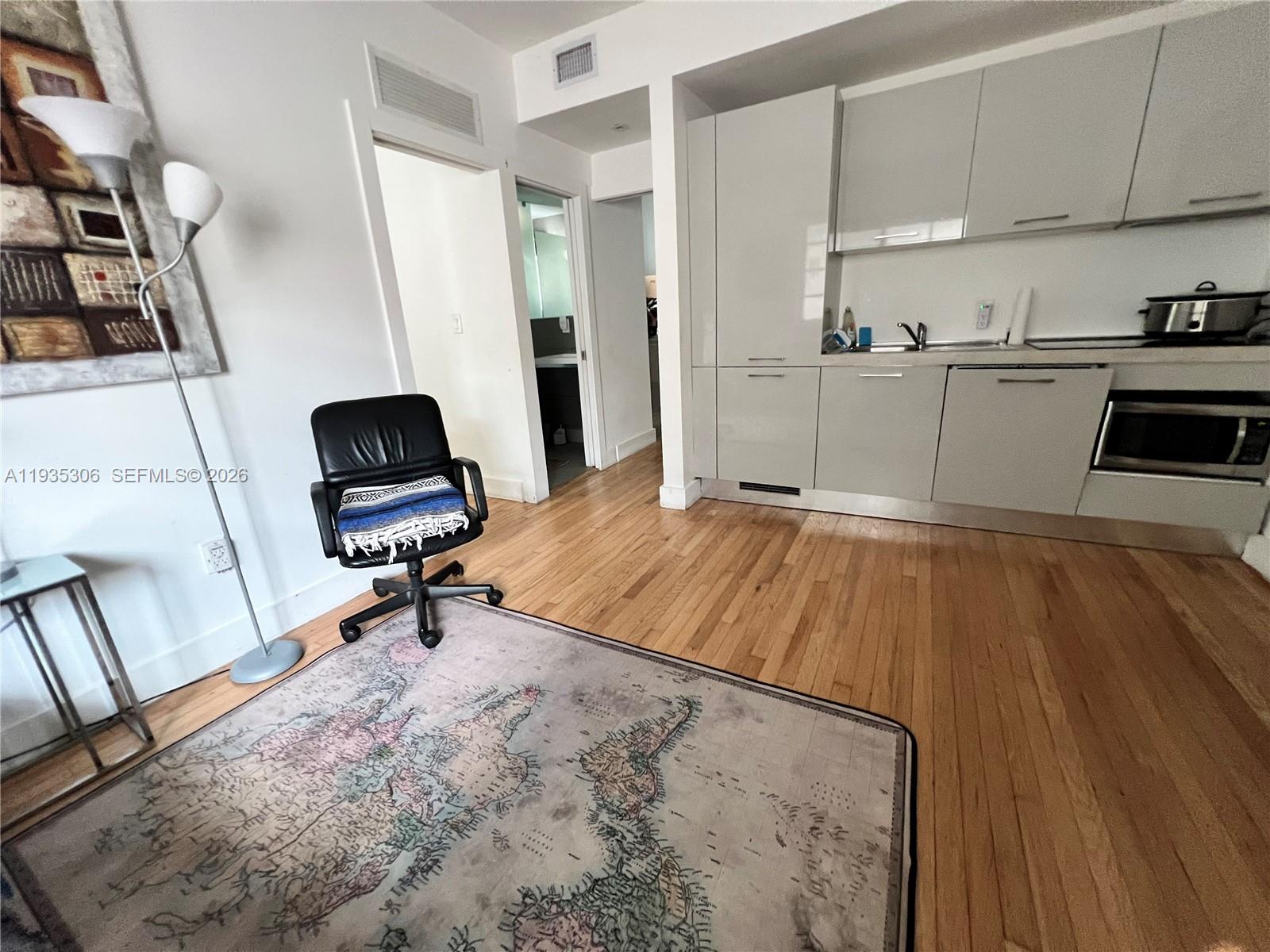 THE MORRISON CONDO - Residential