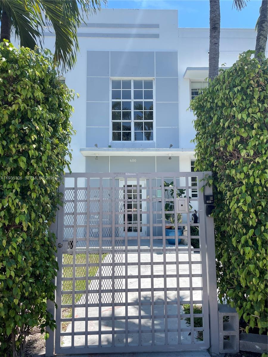 THE MORRISON CONDO - Residential