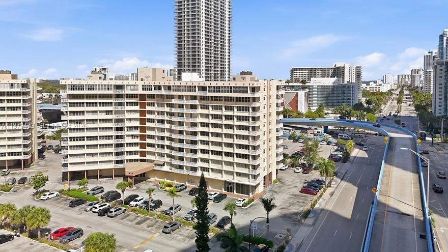 IMPERIAL TOWERS CONDO - Residential