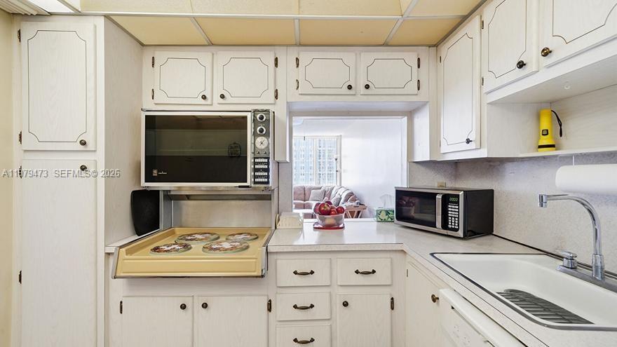 IMPERIAL TOWERS CONDO - Residential