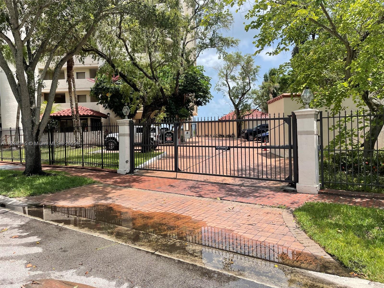 PELICAN REEF CONDO - Residential Lease