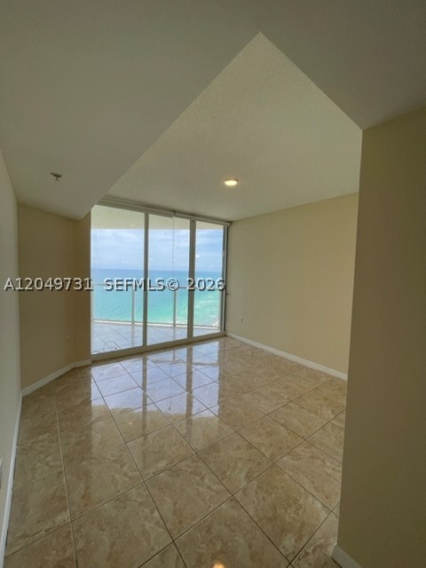 LA PERLA CONDO - Residential Lease