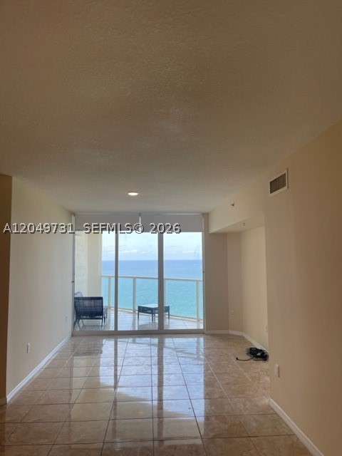 LA PERLA CONDO - Residential Lease