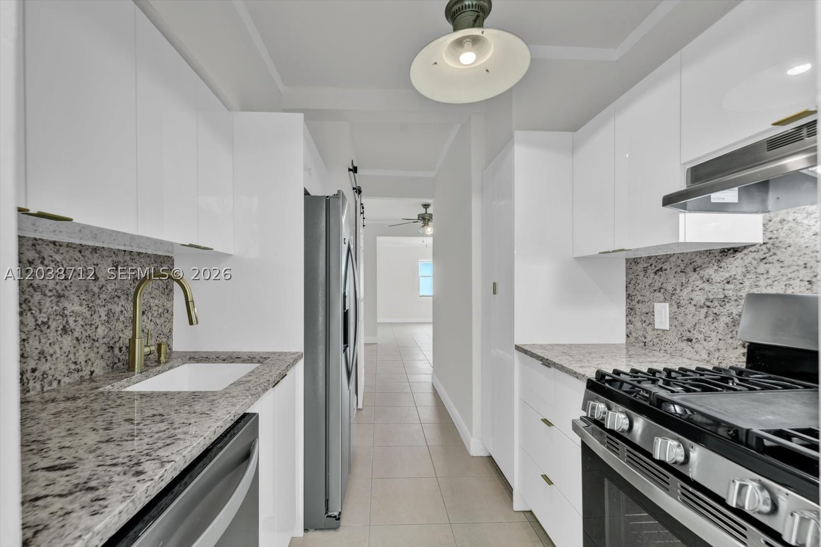 THE PINEAPPLE CONDO - Residential Lease
