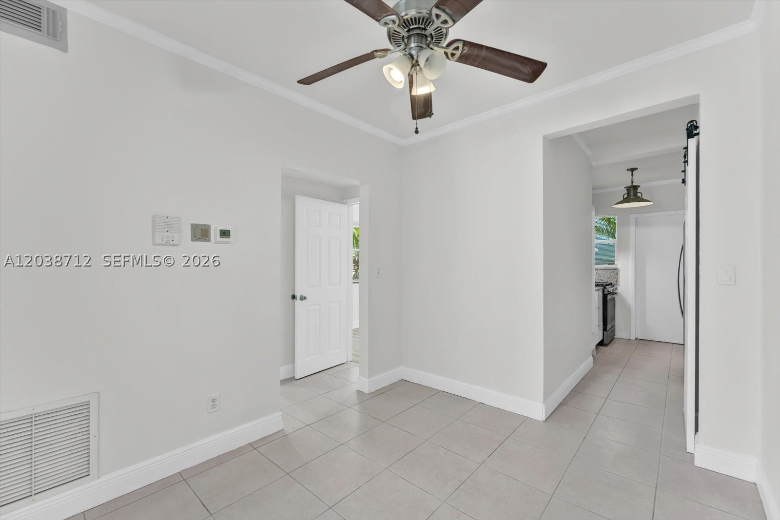 THE PINEAPPLE CONDO - Residential Lease