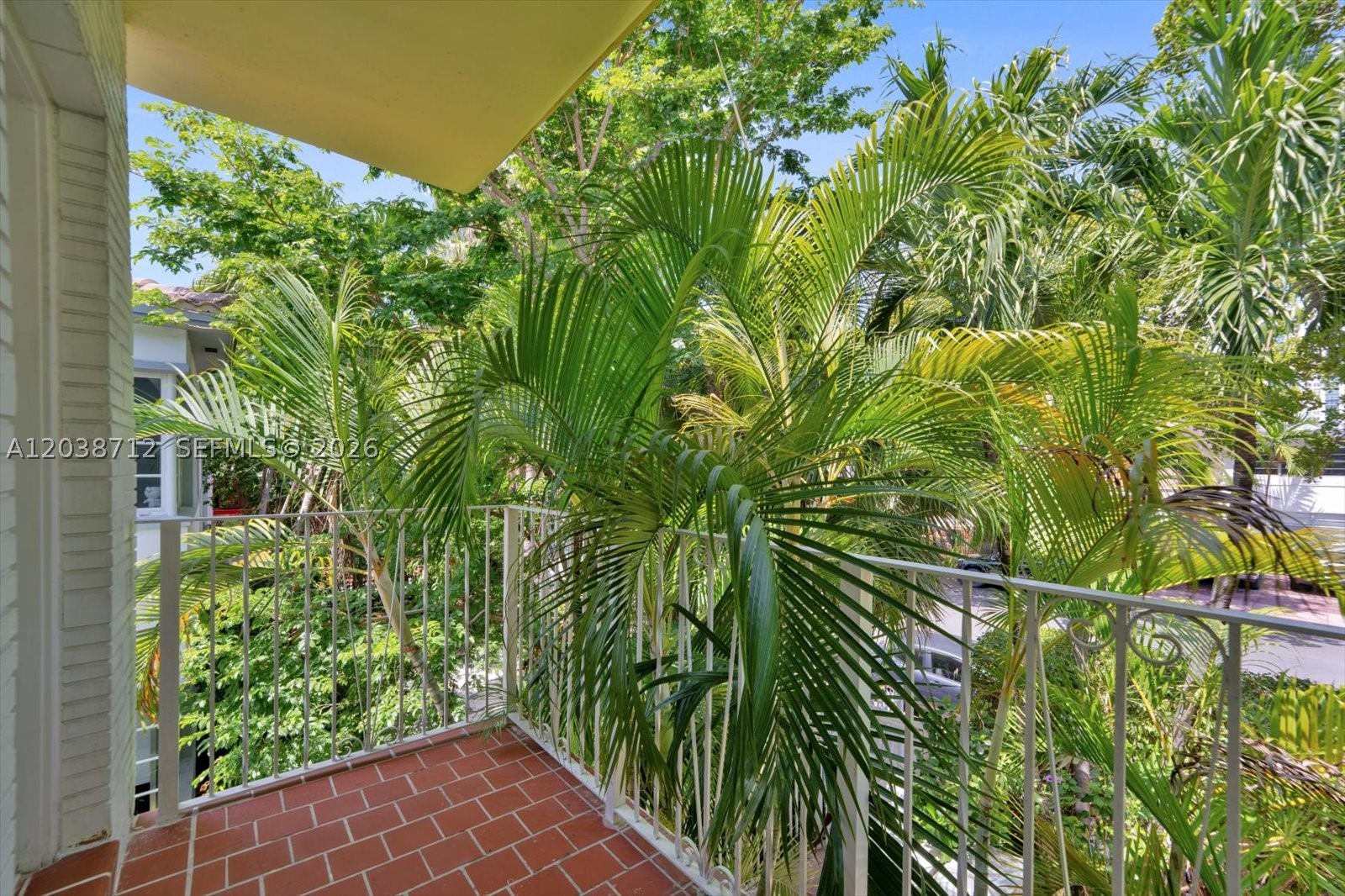 THE PINEAPPLE CONDO - Residential Lease